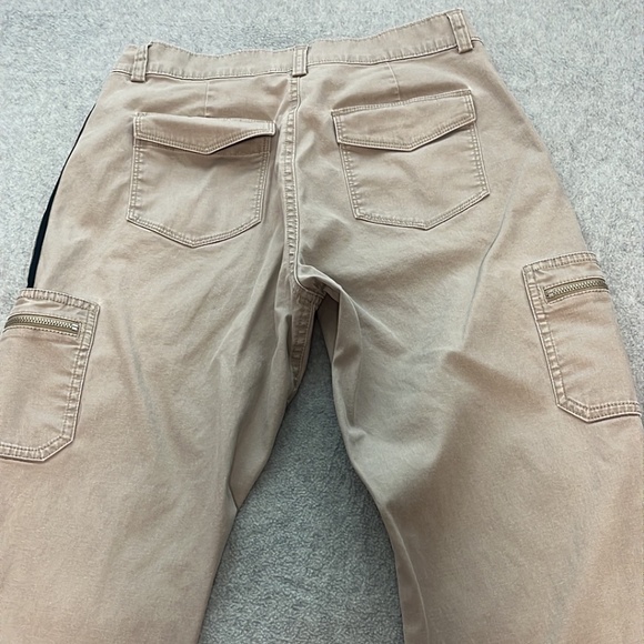 Athleta Summet Cargo Pants Size 2 Skater Casual Preppy Striped Khaki Gorpcore - Picture 8 of 11
